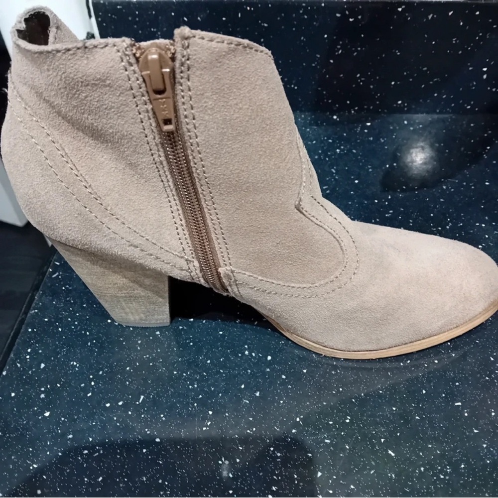 Chic Tan Ankle Booties